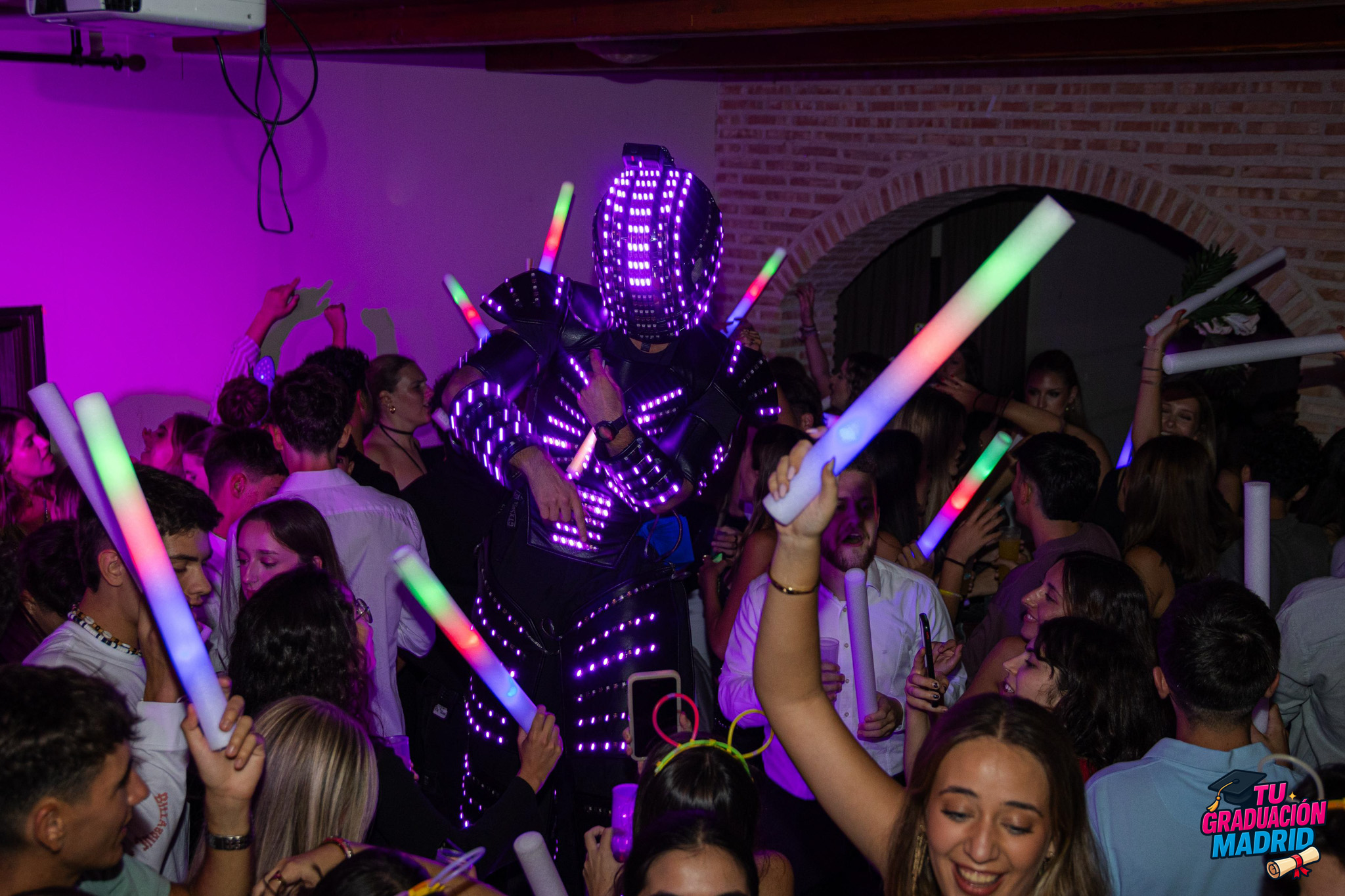 Fiesta de graduación con barra libre y DJ